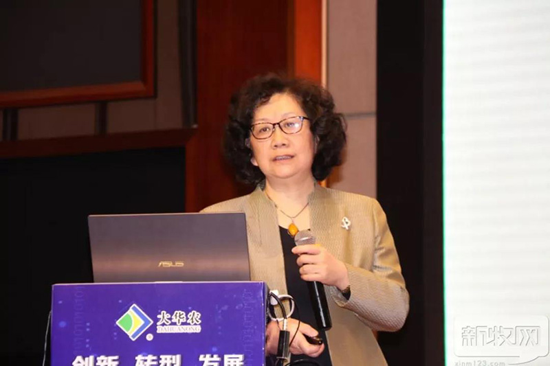 清華大學(xué)農(nóng)村研究院學(xué)術(shù)委員會(huì)委員、研究員  方言