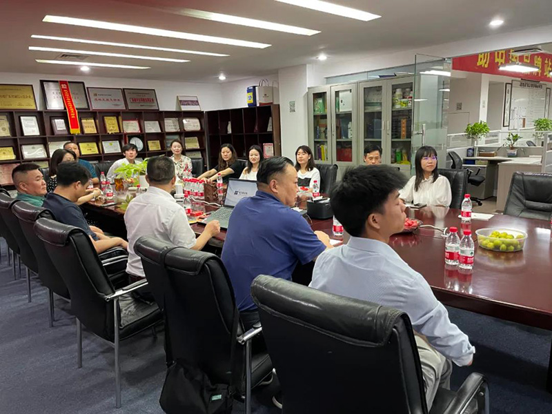 宜昌廣東商會、湖北人民政府駐深、宜昌人民政府駐深等領導與企業(yè)家一行蒞臨南方略咨詢集團指導工作3